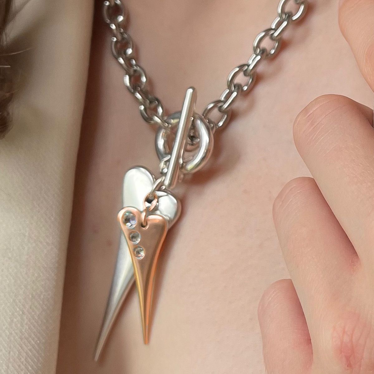 30N1209SR - Pointed Heart & Crystal Heart Chunky Necklace, Silver & Rose Gold