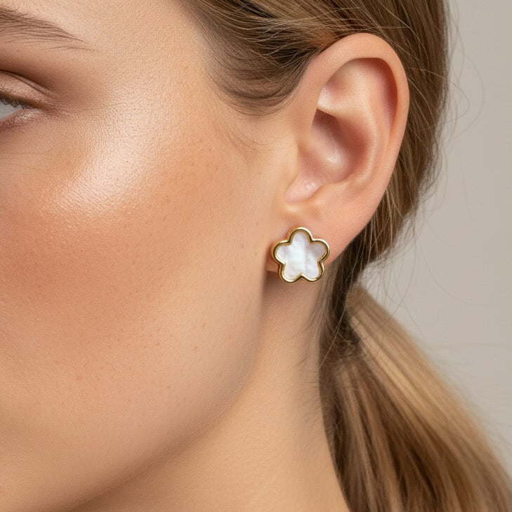 30E3323G - White Clover Stud Earrings, Gold