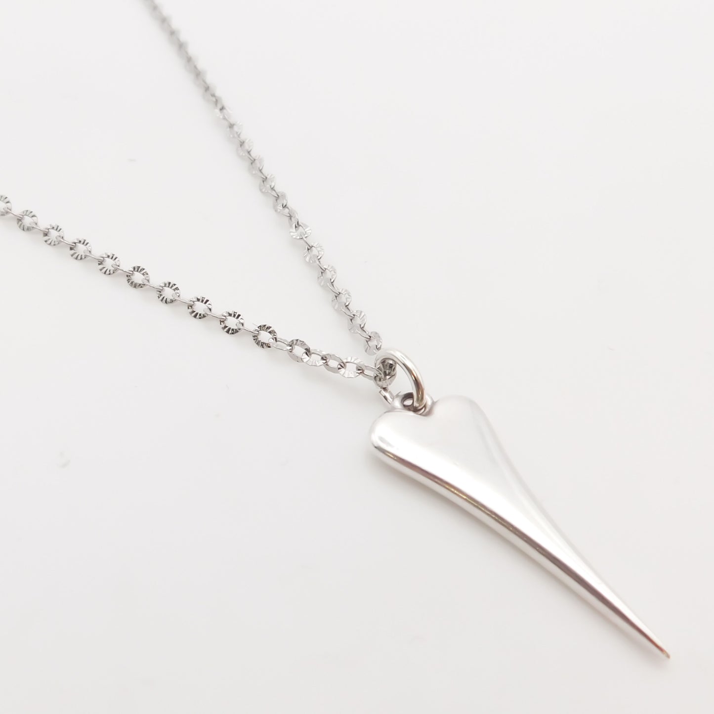 30N1606 - Pointed Heart Fine Necklace, Silver
