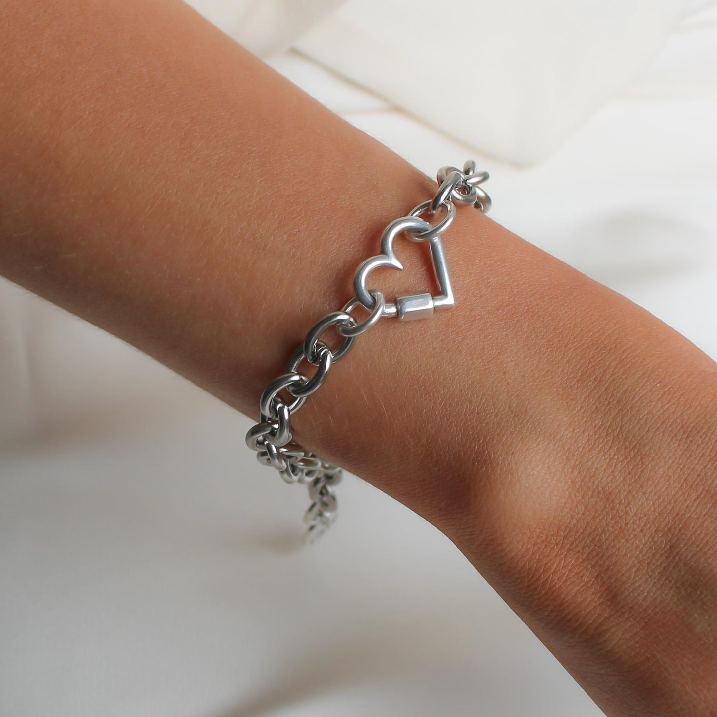 30B2200 - Chunky Heart Lock Bracelet