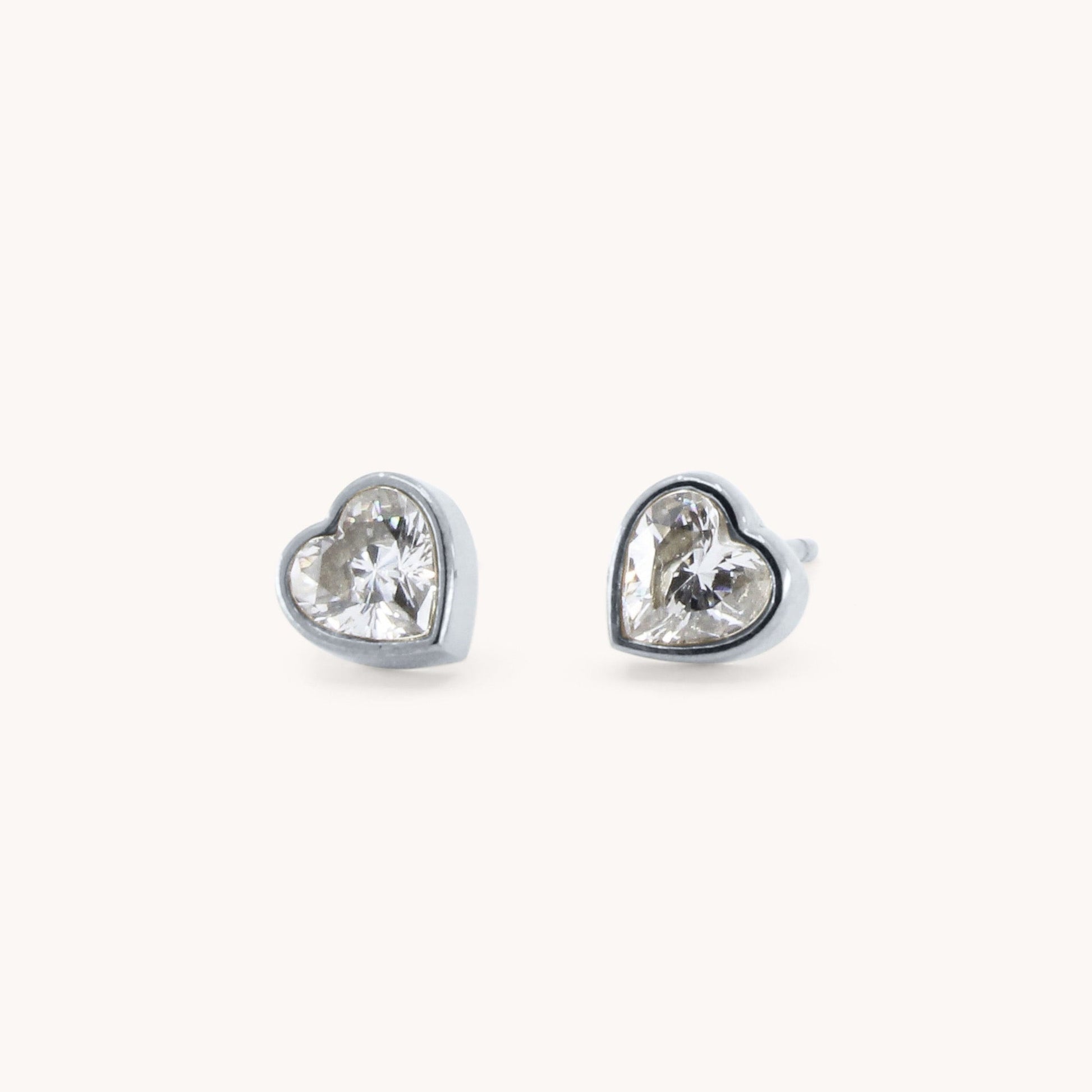 Silver heart crystal stud earrings in stainless steel – waterproof & tarnish-free.