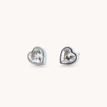 Silver heart crystal stud earrings in stainless steel – waterproof & tarnish-free.