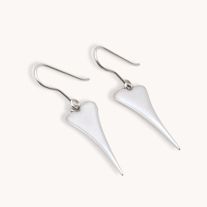 30E3010 - Mini Pointed Heart Earrings
