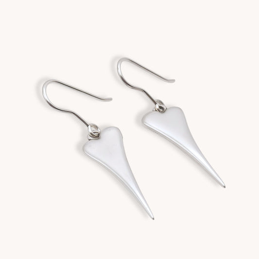 30E3010 - Mini Pointed Heart Earrings