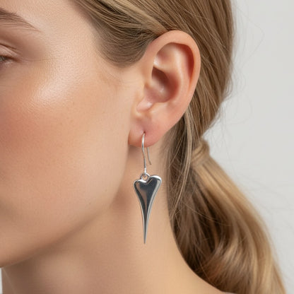 30E3010 - Mini Pointed Heart Earrings