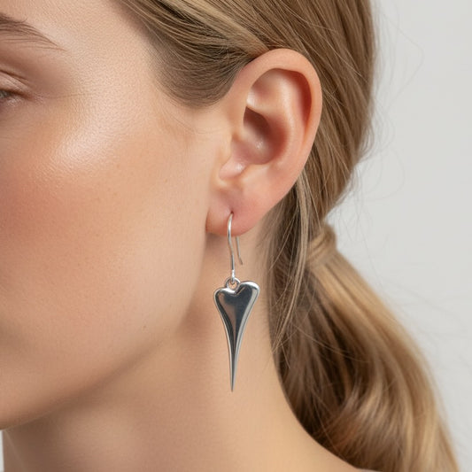 30E3010 - Mini Pointed Heart Earrings