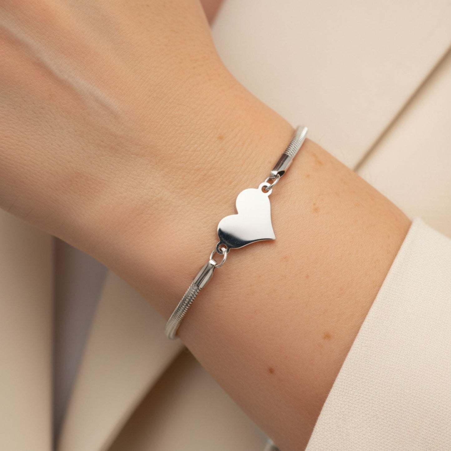 30B2056 - Snake Chain Heart Bracelet in Silver